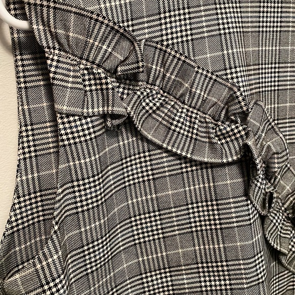 Beautiful preloved menswear style vest with elegant ruffle features - Picture 2 of 3